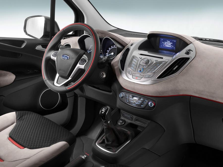 Торпедо Ford Tourneo Courier (Race Red) 2014 года  (фото 3 из 27)